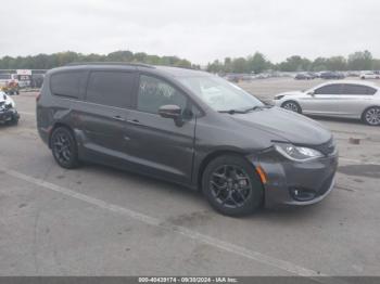  Salvage Chrysler Pacifica