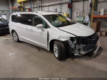  Salvage Chrysler Pacifica