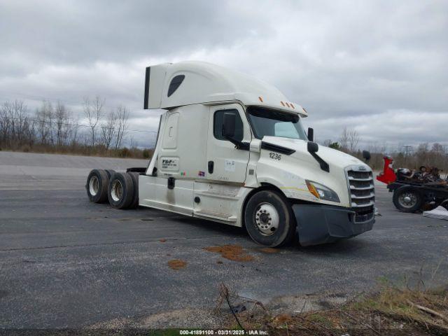  Salvage Freightliner New Cascadia 126