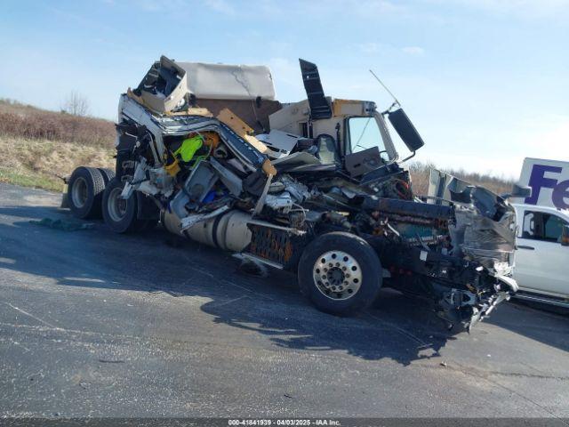  Salvage Volvo Vn