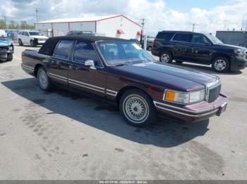  Salvage Lincoln Towncar