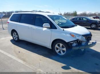  Salvage Toyota Sienna