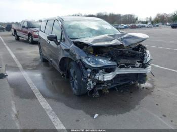  Salvage Chrysler Pacifica