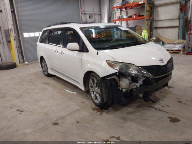  Salvage Toyota Sienna