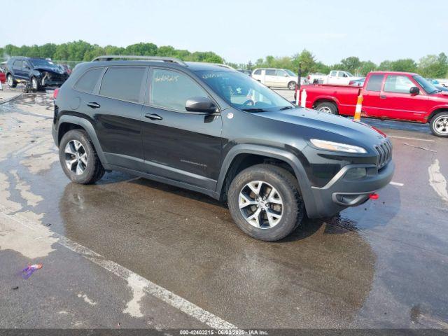  Salvage Jeep Cherokee