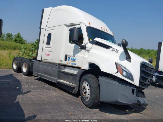  Salvage Freightliner New Cascadia 126