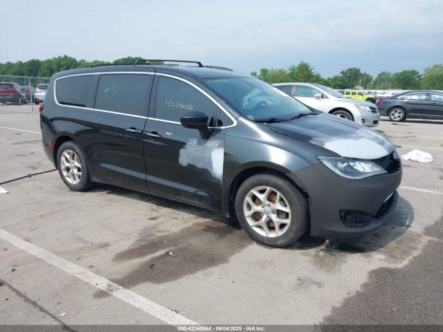  Salvage Chrysler Pacifica