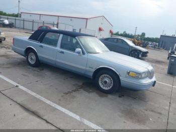  Salvage Lincoln Towncar
