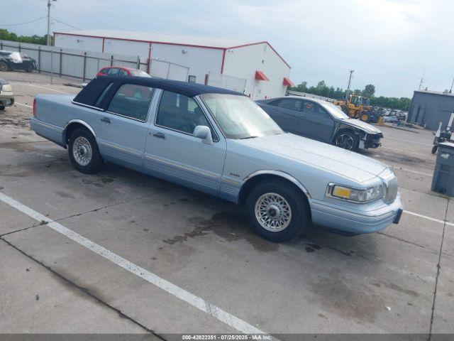  Salvage Lincoln Towncar