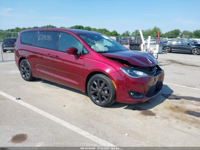  Salvage Chrysler Pacifica