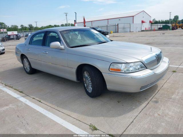  Salvage Lincoln Towncar