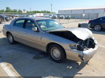  Salvage Lincoln Towncar