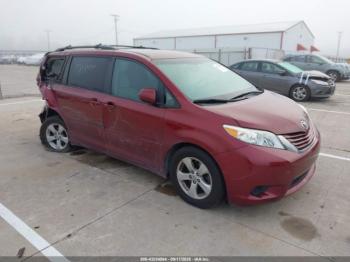  Salvage Toyota Sienna