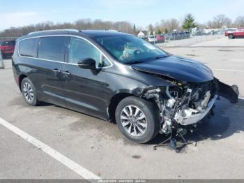  Salvage Chrysler Pacifica