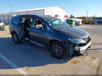  Salvage Chrysler Pacifica