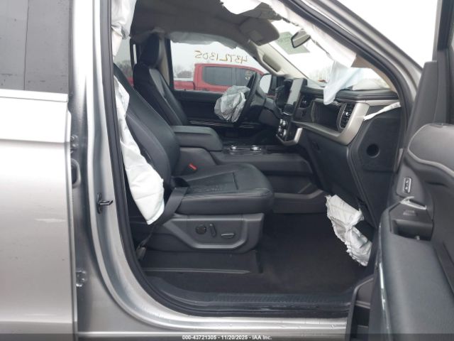 Ford Expedition Xlt Image 8