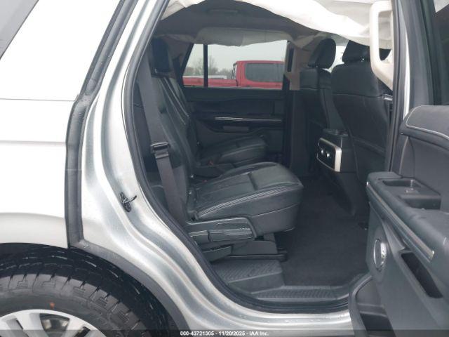 Ford Expedition Xlt Image 10