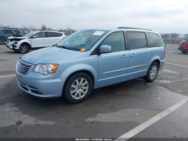 Chrysler Town & Country Touring Image 16