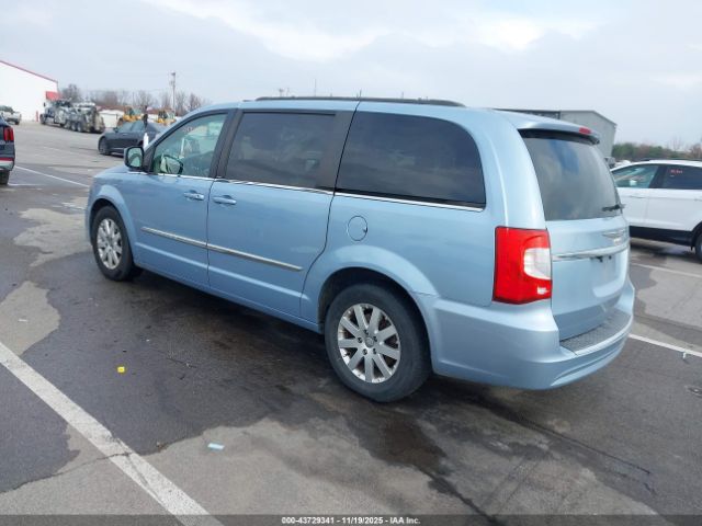 Chrysler Town & Country Touring Image 2