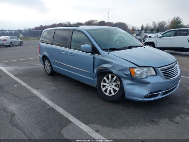 Chrysler Town & Country Touring Image 9