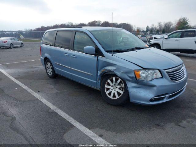 Chrysler Town & Country Touring Image 9