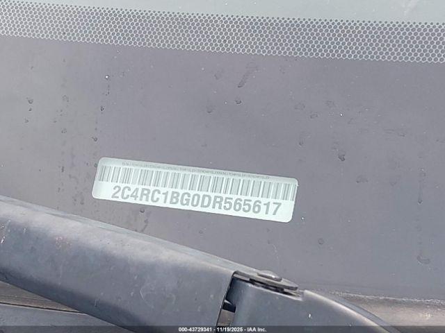 Chrysler Town & Country Touring Image 15