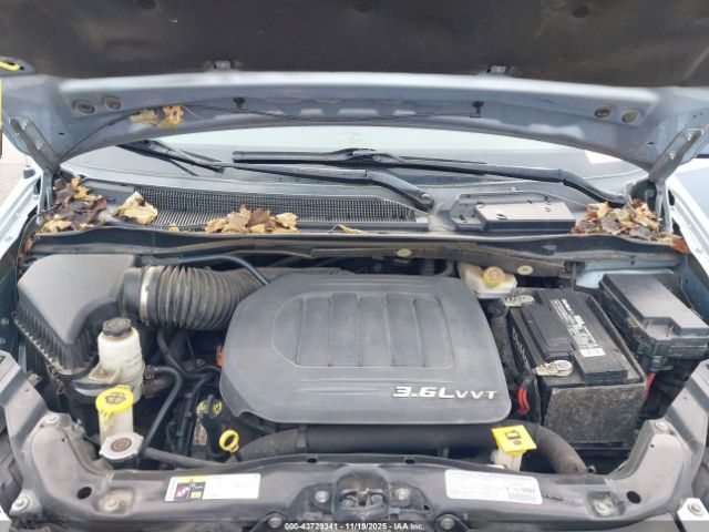 Chrysler Town & Country Touring Image 7