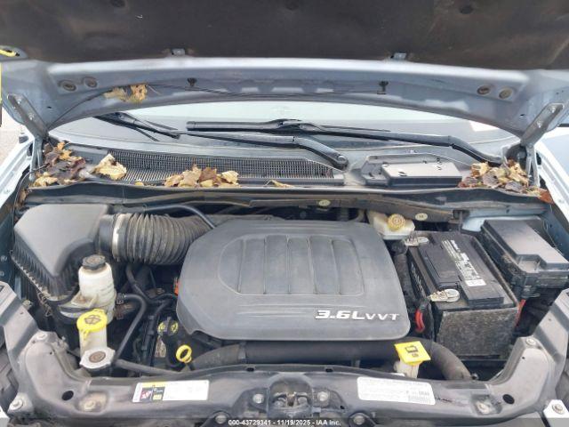 Chrysler Town & Country Touring Image 7