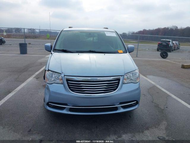 Chrysler Town & Country Touring Image 5