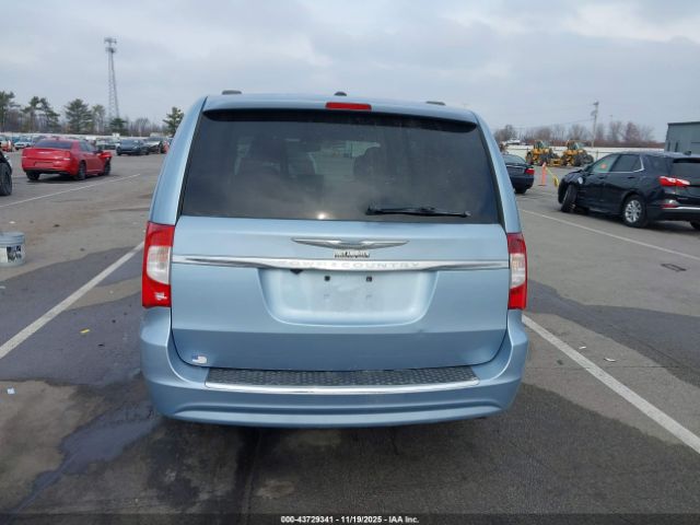 Chrysler Town & Country Touring Image 10