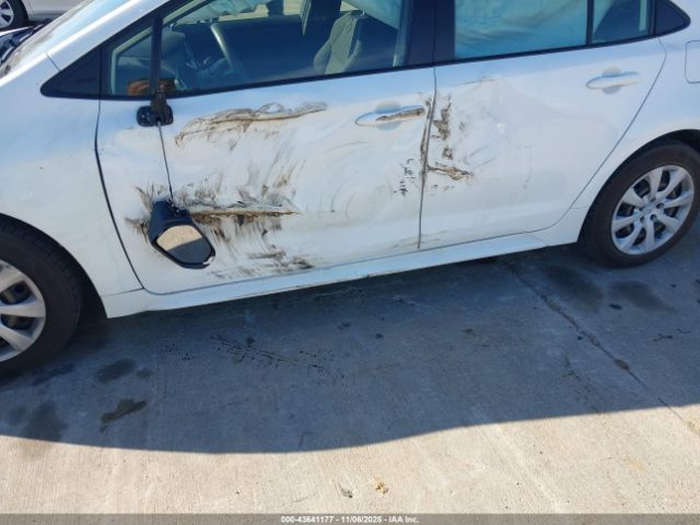 Toyota Corolla Le Image 18