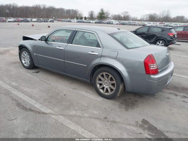 Chrysler 300c Image 10