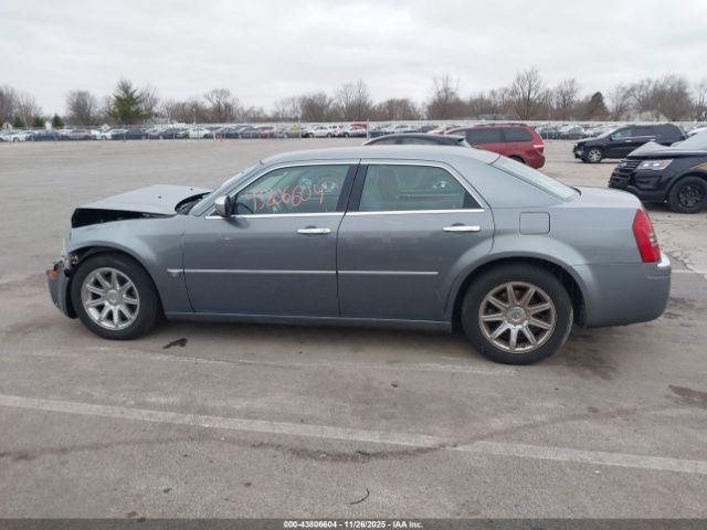 Chrysler 300c Image 3