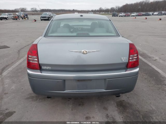 Chrysler 300c Image 2