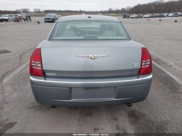 Chrysler 300c Image 2