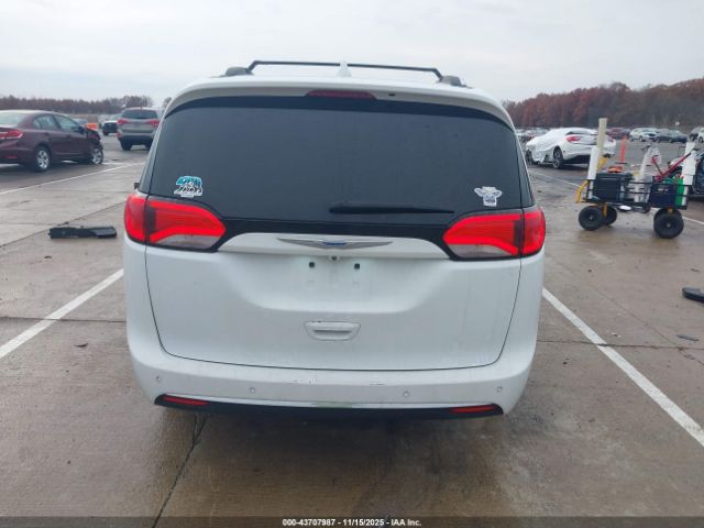 Chrysler Pacifica Limited Image 7