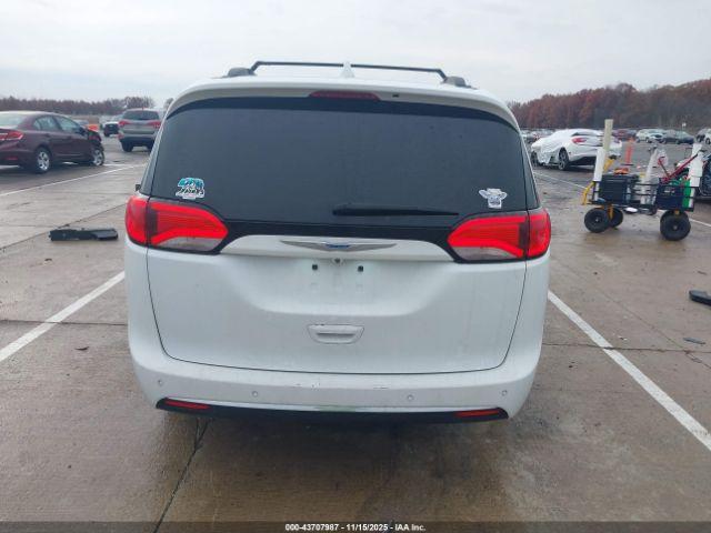 Chrysler Pacifica Limited Image 7