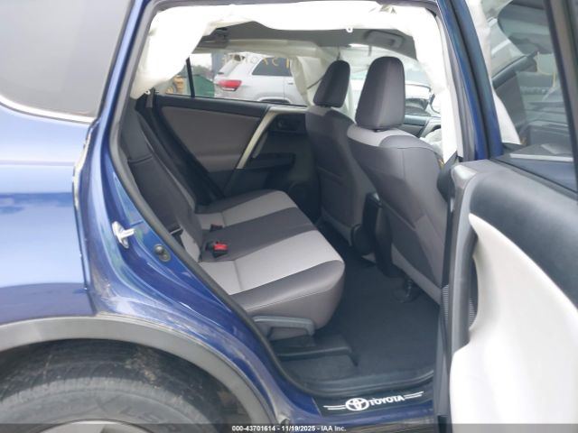 Toyota RAV4 Le Image 12