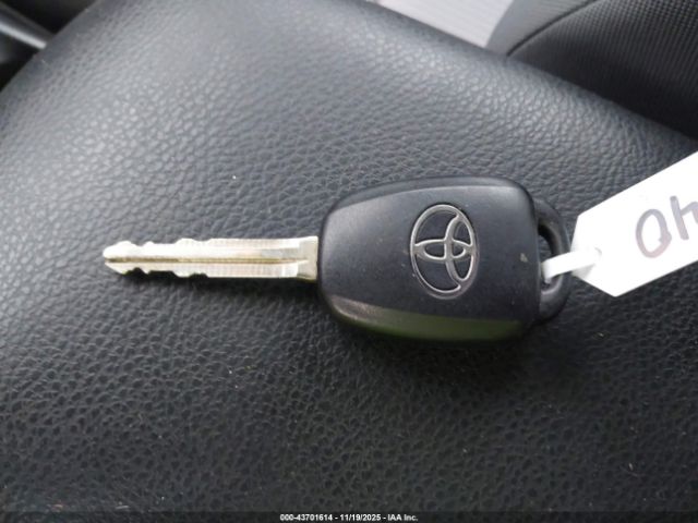 Toyota RAV4 Le Image 11