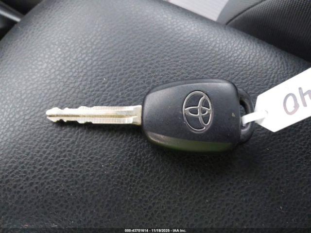 Toyota RAV4 Le Image 11