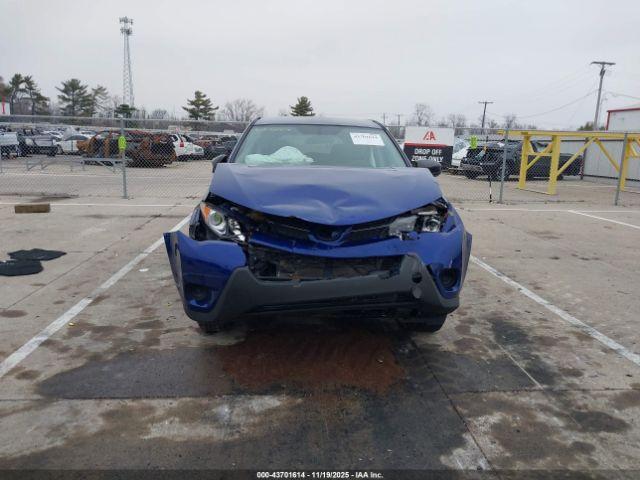 Toyota RAV4 Le Image 16