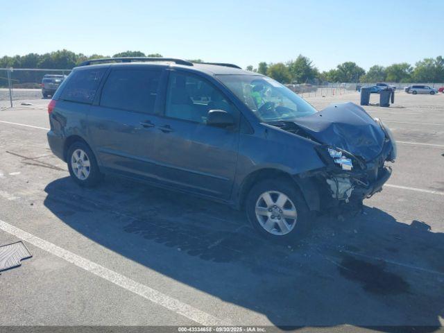  Salvage Toyota Sienna