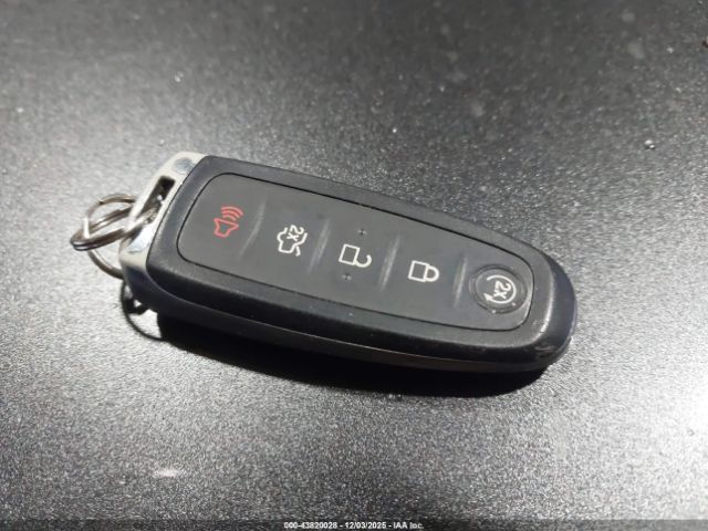 Ford Escape Titanium Image 3