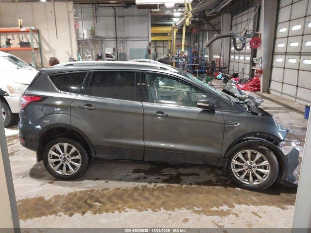 Ford Escape Titanium Image 13