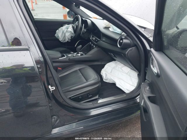 Alfa Romeo Giulia Sprint Rwd Image 3