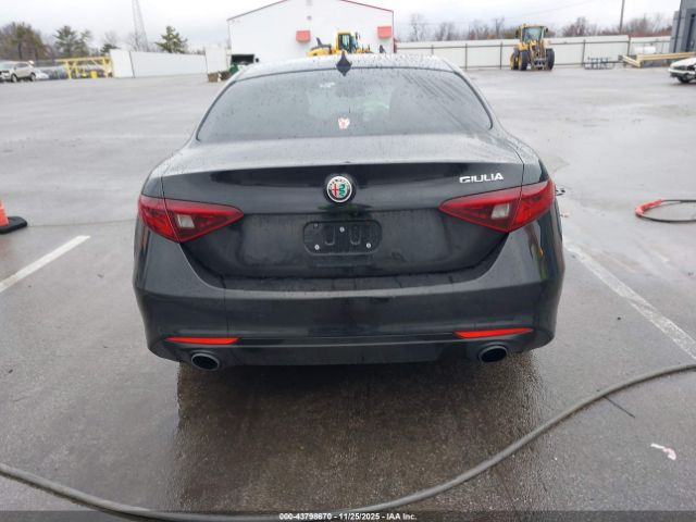 Alfa Romeo Giulia Sprint Rwd Image 12