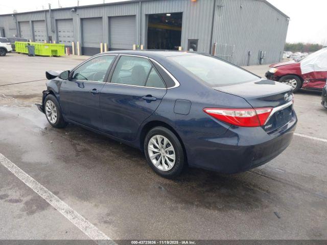 Toyota Camry Le Image 5