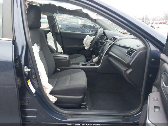 Toyota Camry Le Image 6