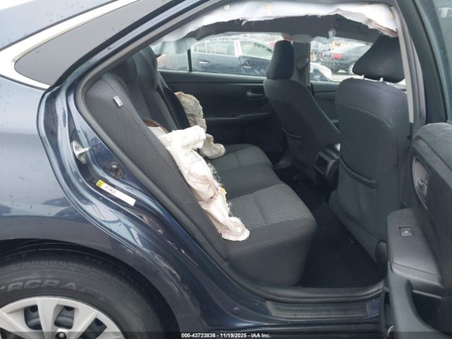 Toyota Camry Le Image 11