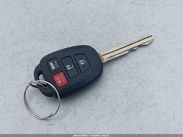 Toyota Camry Le Image 9